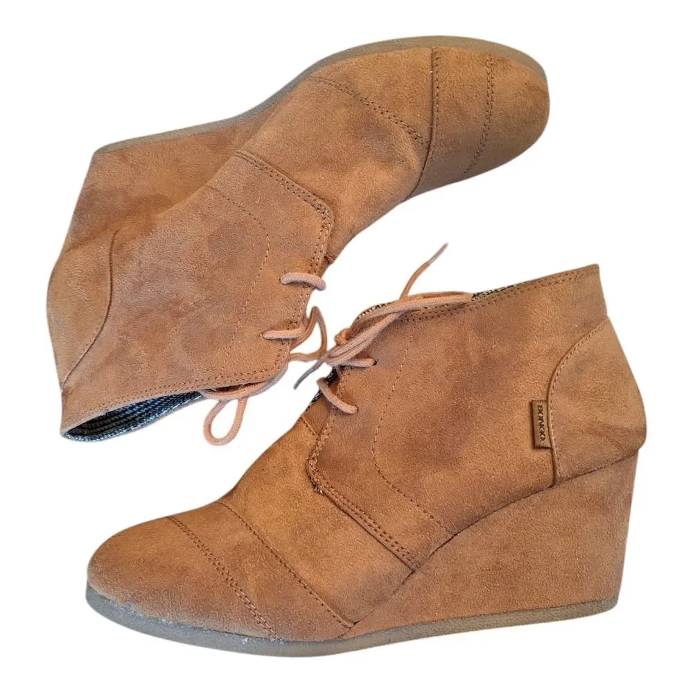 Bongo Josie Lace-Up Desert Wedge Ankle Boots Womans Booties 10M Vegan Suede Rust